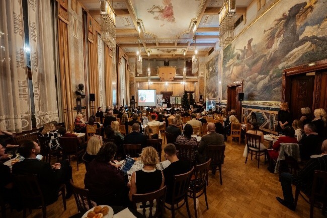 Vánoční charitativní aukce DEJME DĚTEM ŠANCI vynesla téměř 2.500.000 Kč pro děti z dětských domovů