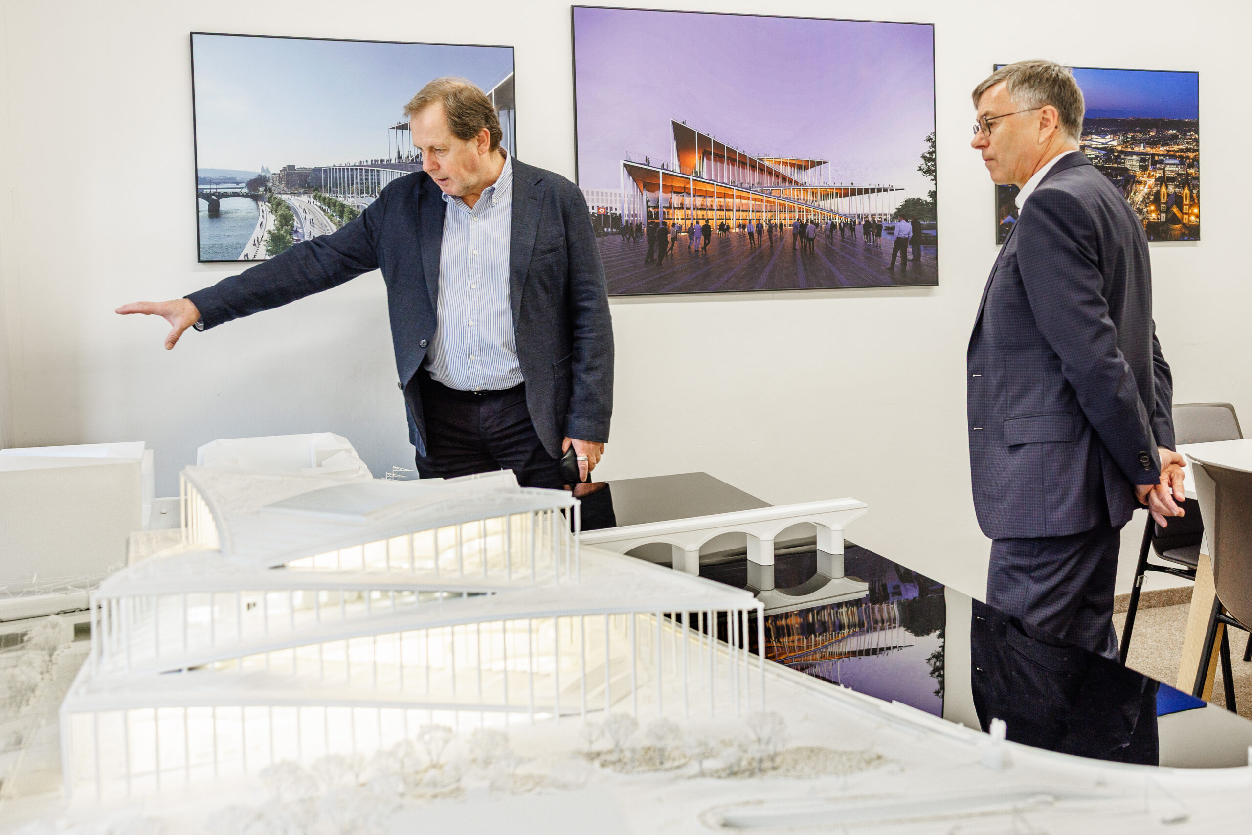 Česká televize se připojí k Vltavské filharmonii. Memorandum o spolupráci podepsali Hynek Chudárek a Petr Dvořák