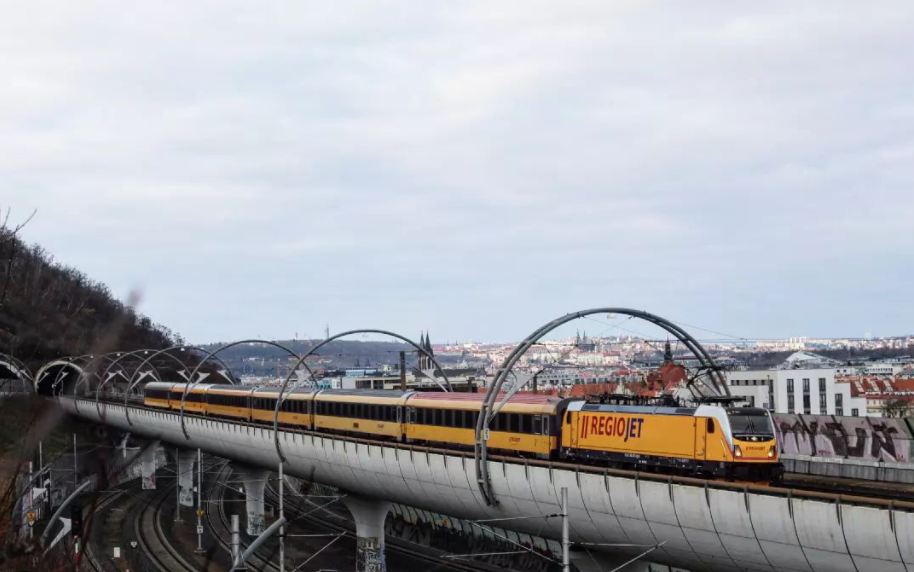 V neděli začne platit nový jízdní řád: RegioJet spouští mezinárodní linku Praha – Varšava