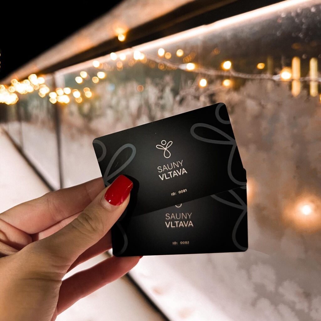 Vánoční dárek, který zahřeje tělo i duši: Dárkové vouchery do Sauny Vltava v Praze