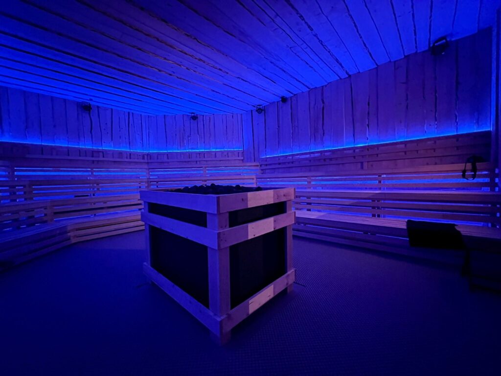 Vánoční dárek, který zahřeje tělo i duši: Dárkové vouchery do Sauny Vltava v Praze