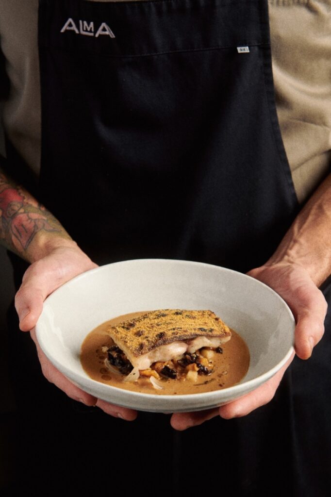 Pražská restaurace Alma získala ocenění Michelin Bib!