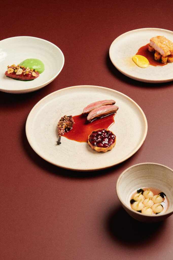 Pražská restaurace Alma získala ocenění Michelin Bib!