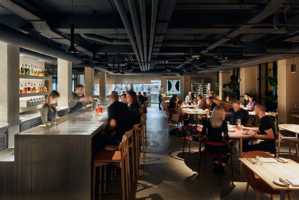 Pražská restaurace Alma získala ocenění Michelin Bib!