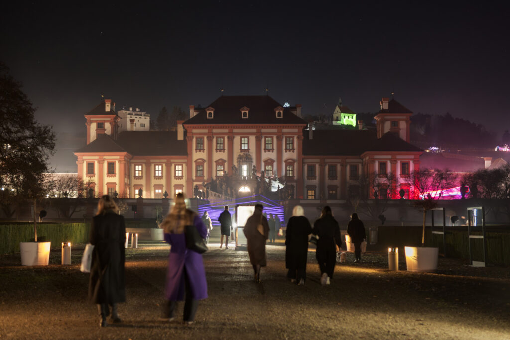 Zámek Troja září sedmi světelnými instalacemi. GHMP a Signal Festival zvou na Sv. Lucii se vstupem zdarma