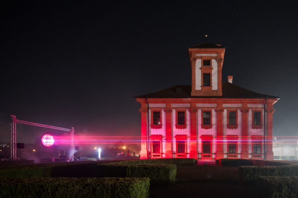 Zámek Troja září sedmi světelnými instalacemi. GHMP a Signal Festival zvou na Sv. Lucii se vstupem zdarma