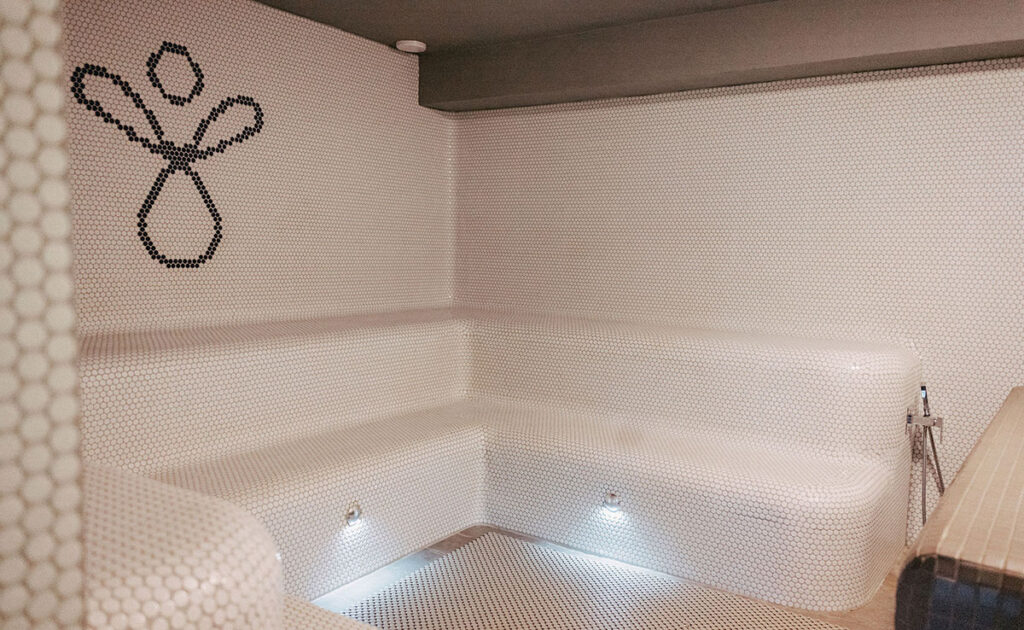 Vánoční dárek, který zahřeje tělo i duši: Dárkové vouchery do Sauny Vltava v Praze