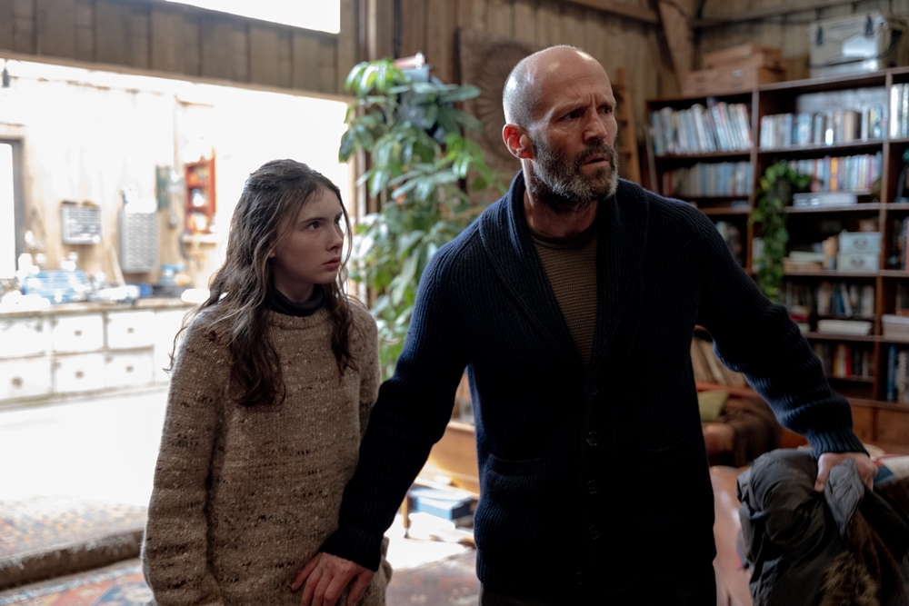 Z mrazivého Islandu není úniku. Thriller V úkrytu posílá Stathama do boje proti všem