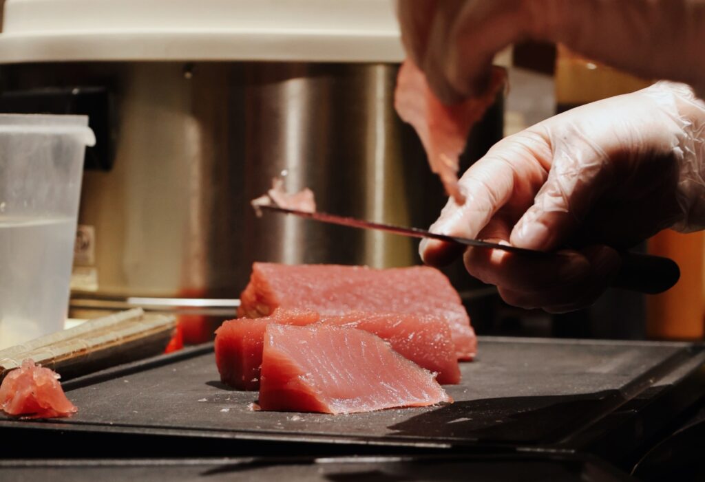 Pražská restaurace PRU58 zve již po osmé na výjimečný večer porcování tuňáka