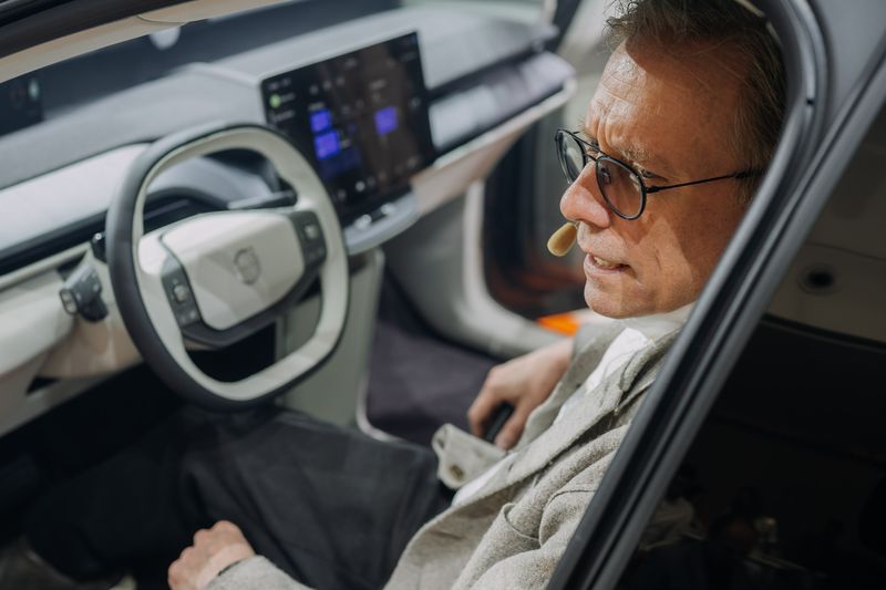 Volvo EX60 se poprvé ukázalo v Praze. Galerie Mánes hostila premiéru nové generace elektromobility