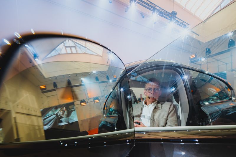 Volvo EX60 se poprvé ukázalo v Praze. Galerie Mánes hostila premiéru nové generace elektromobility