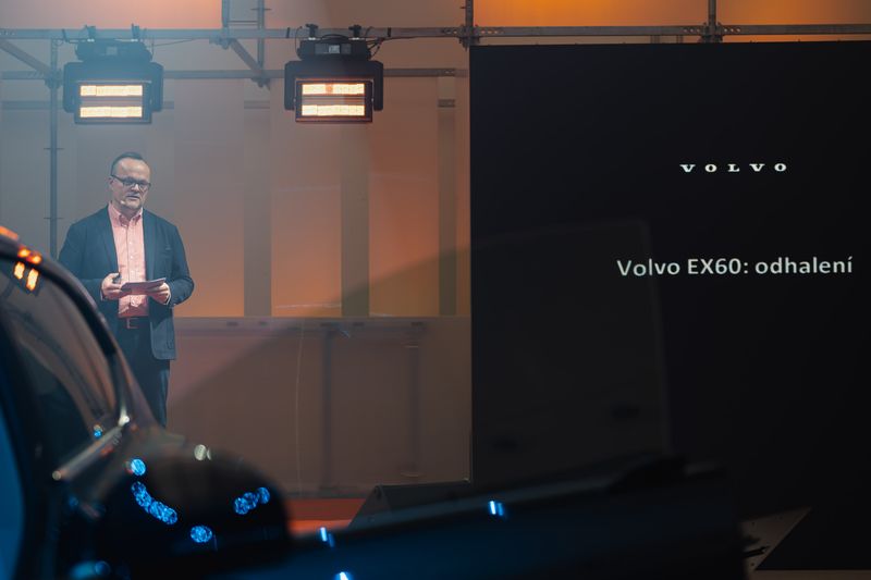 Volvo EX60 se poprvé ukázalo v Praze. Galerie Mánes hostila premiéru nové generace elektromobility