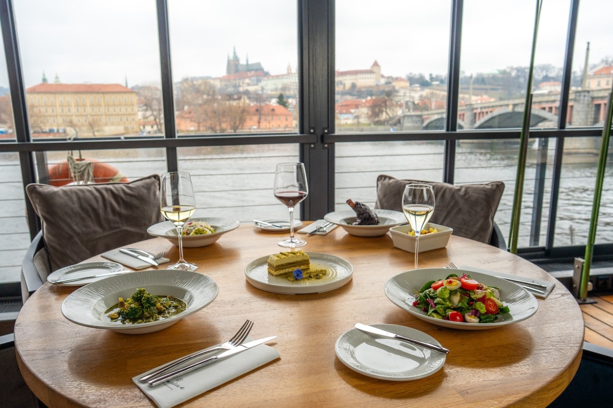 Velikonoce na vlně italských chutí: Sváteční menu na hladině Vltavy v Marina Ristorante