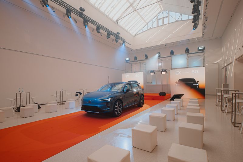 Volvo EX60 se poprvé ukázalo v Praze. Galerie Mánes hostila premiéru nové generace elektromobility