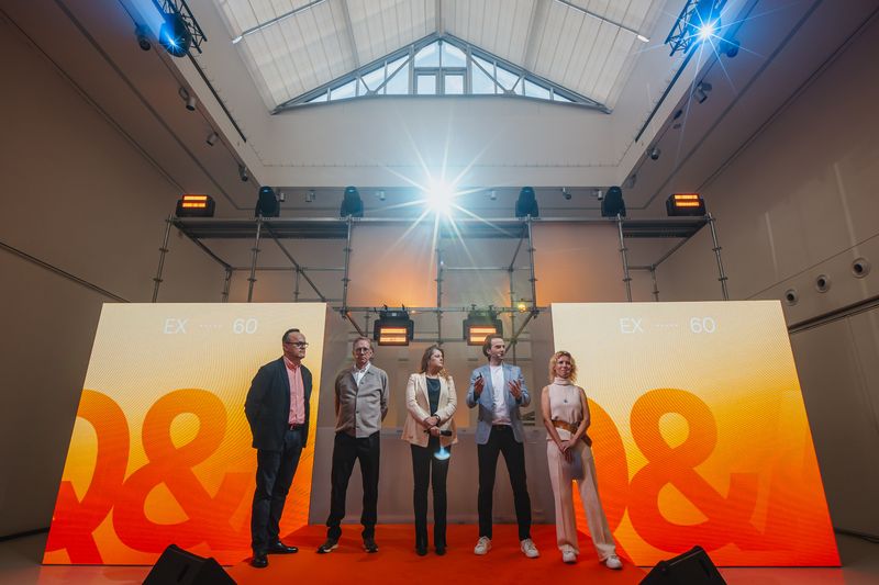 Volvo EX60 se poprvé ukázalo v Praze. Galerie Mánes hostila premiéru nové generace elektromobility