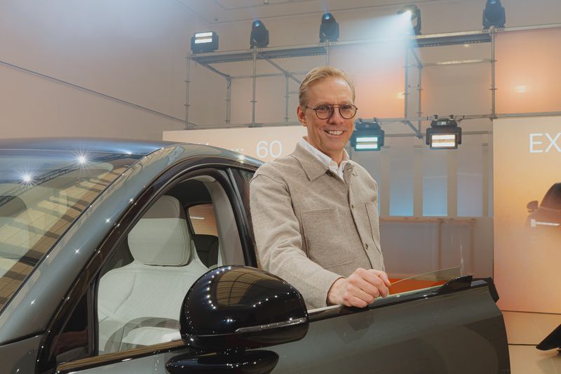 Volvo EX60 se poprvé ukázalo v Praze. Galerie Mánes hostila premiéru nové generace elektromobility