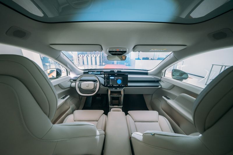 Volvo EX60 se poprvé ukázalo v Praze. Galerie Mánes hostila premiéru nové generace elektromobility