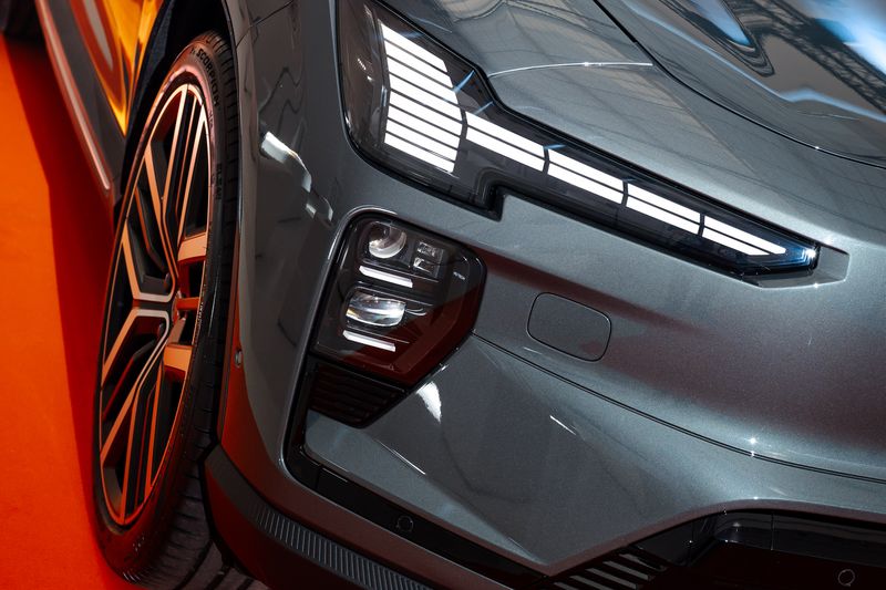 Volvo EX60 se poprvé ukázalo v Praze. Galerie Mánes hostila premiéru nové generace elektromobility