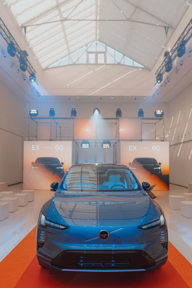 Volvo EX60 se poprvé ukázalo v Praze. Galerie Mánes hostila premiéru nové generace elektromobility