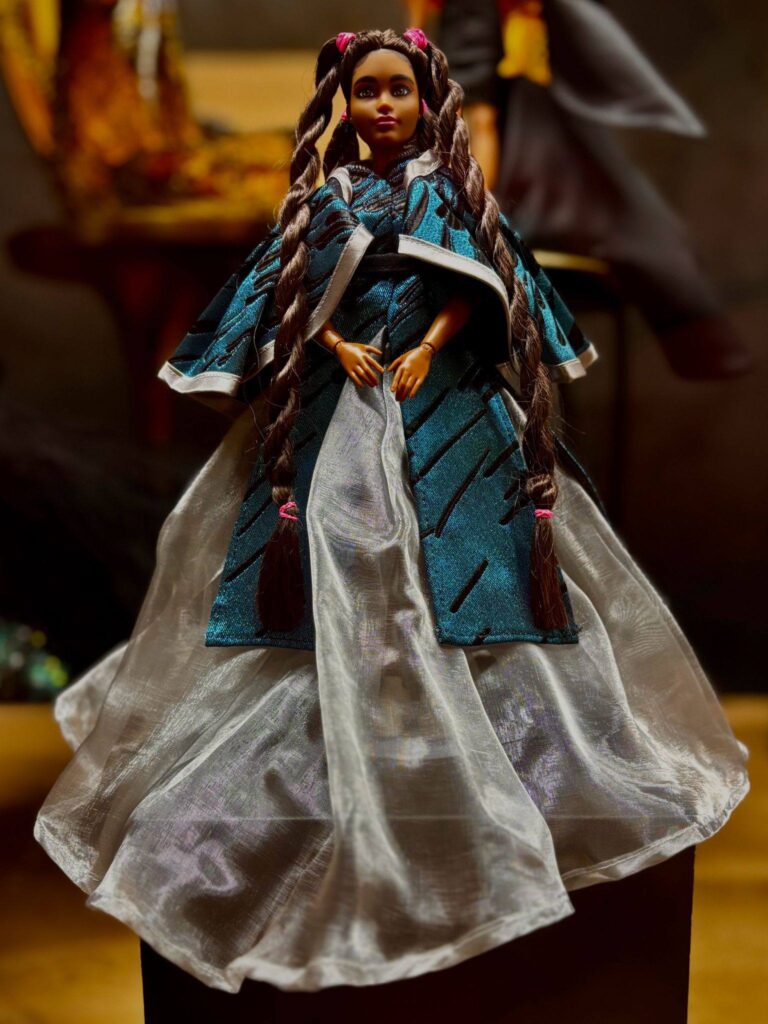 Helping Dolls 2026: Charitativní výstava panenek v Pasáži Českého designu opět pomáhá